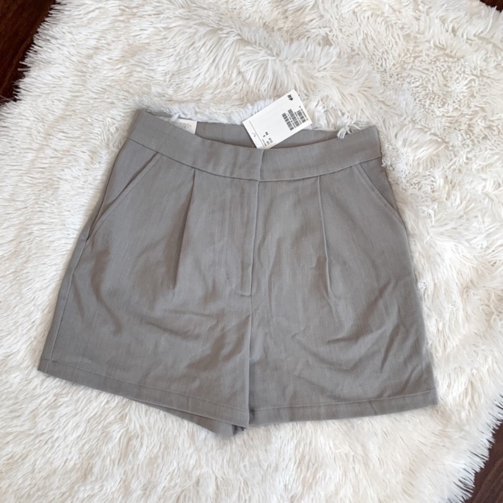 H&M Fitted Short